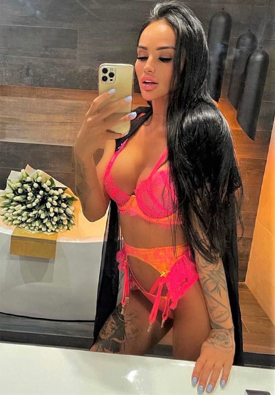 Проститутка Питера Маша  с 3 размером груди предлагает интим услуги у метро Парк Победы  +7(981)214-21-80 