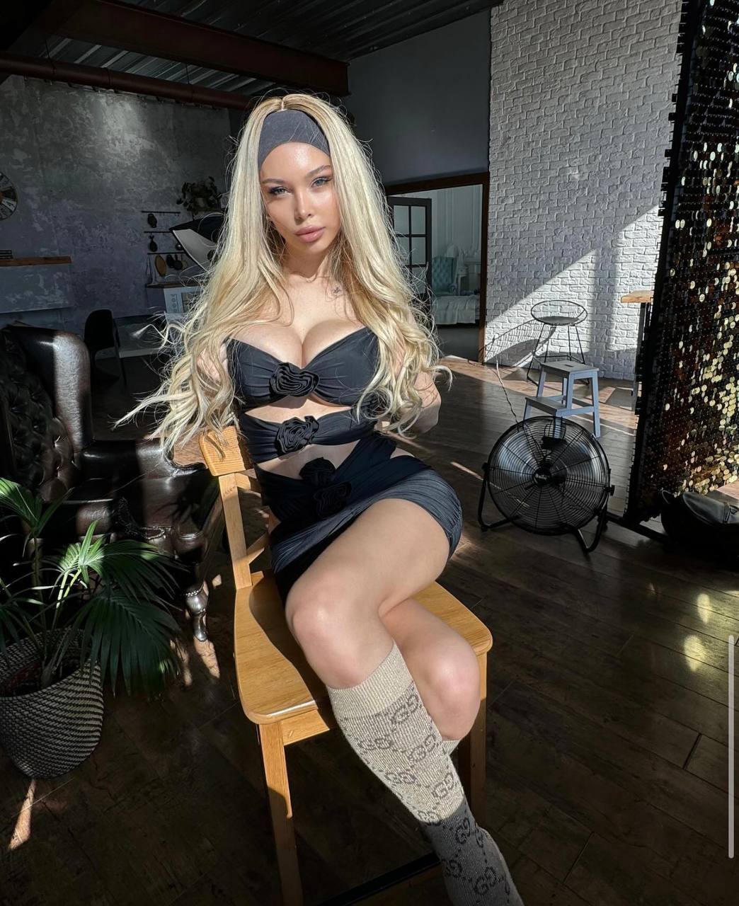 Проститутка Питера Жасмин с 4 размером груди предлагает интим услуги у метро Черная речка  +7(921)946-49-47 - фото 2