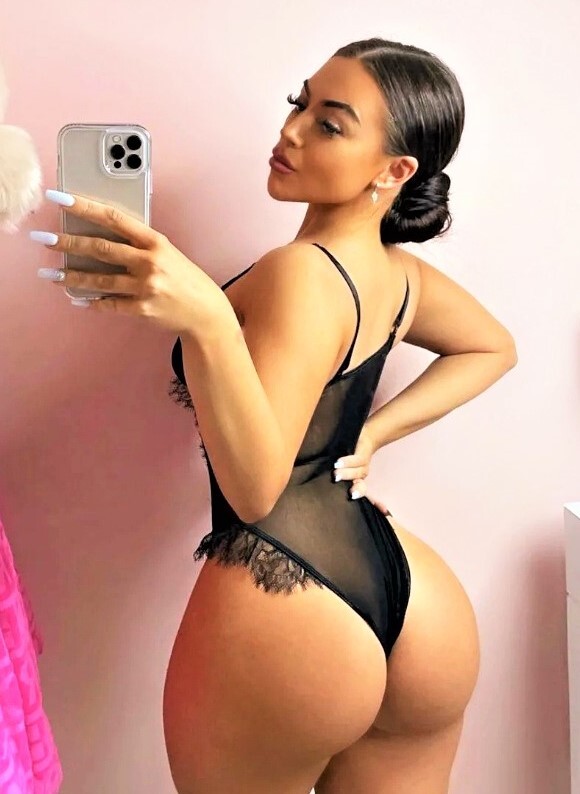 Проститутка Питера Регина с 3 размером груди предлагает интим услуги у метро Проспект Большевиков  +7(981)214-21-80 